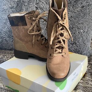 Earth Origins Women's Taupe Lace up Boots- Rowan-
Size 8W